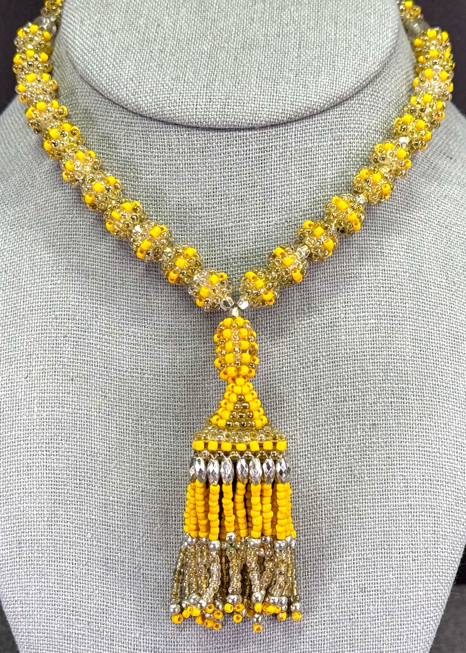 Glass beaded 33 Beads Rosaries: Glass beaded 33 Beads Rosaries. Unmarked. For measures please refer to the pictures taken with a measuring tape. Weight: 30 Grams. This is a NO RESERVE AUCTION: there are no hidden or confidential res