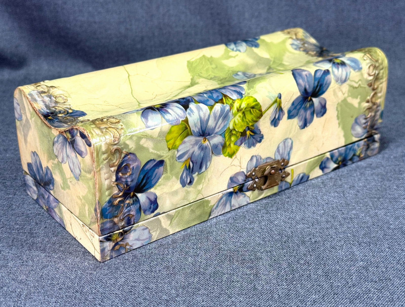 Antique Victorian flowers and leaves celluloid dresser box (1 of 12)