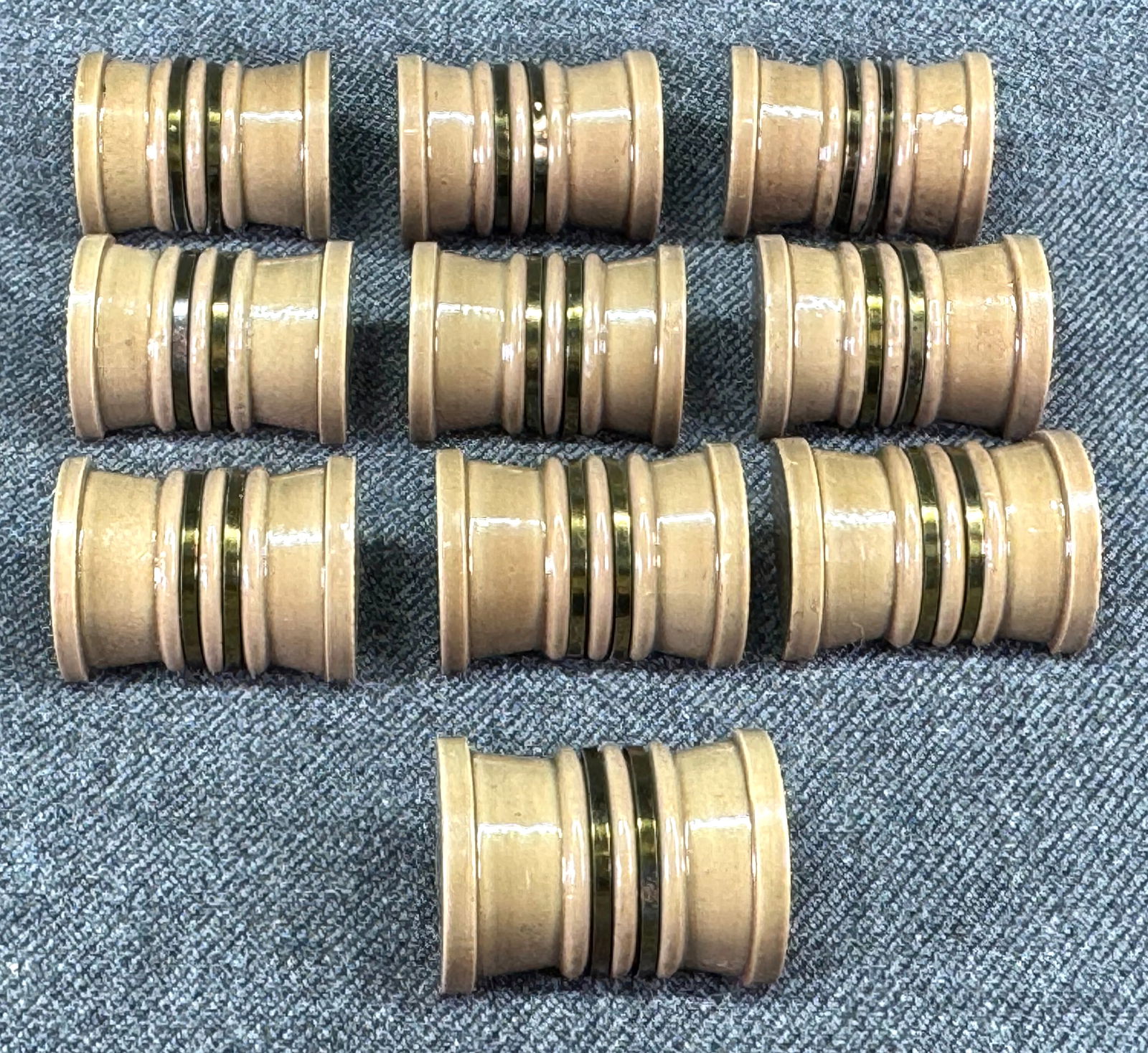 Vintage goldtone metal wired striped beige plastic bow shaped buttons. Lot of 10 . Unused: Vintage goldtone metal wired striped beige plastic bow shaped buttons. Lot of 10 . Unused. For measures please refer to the pictures taken with a measuring tape. IN HOUSE Estimated* shipping and handl