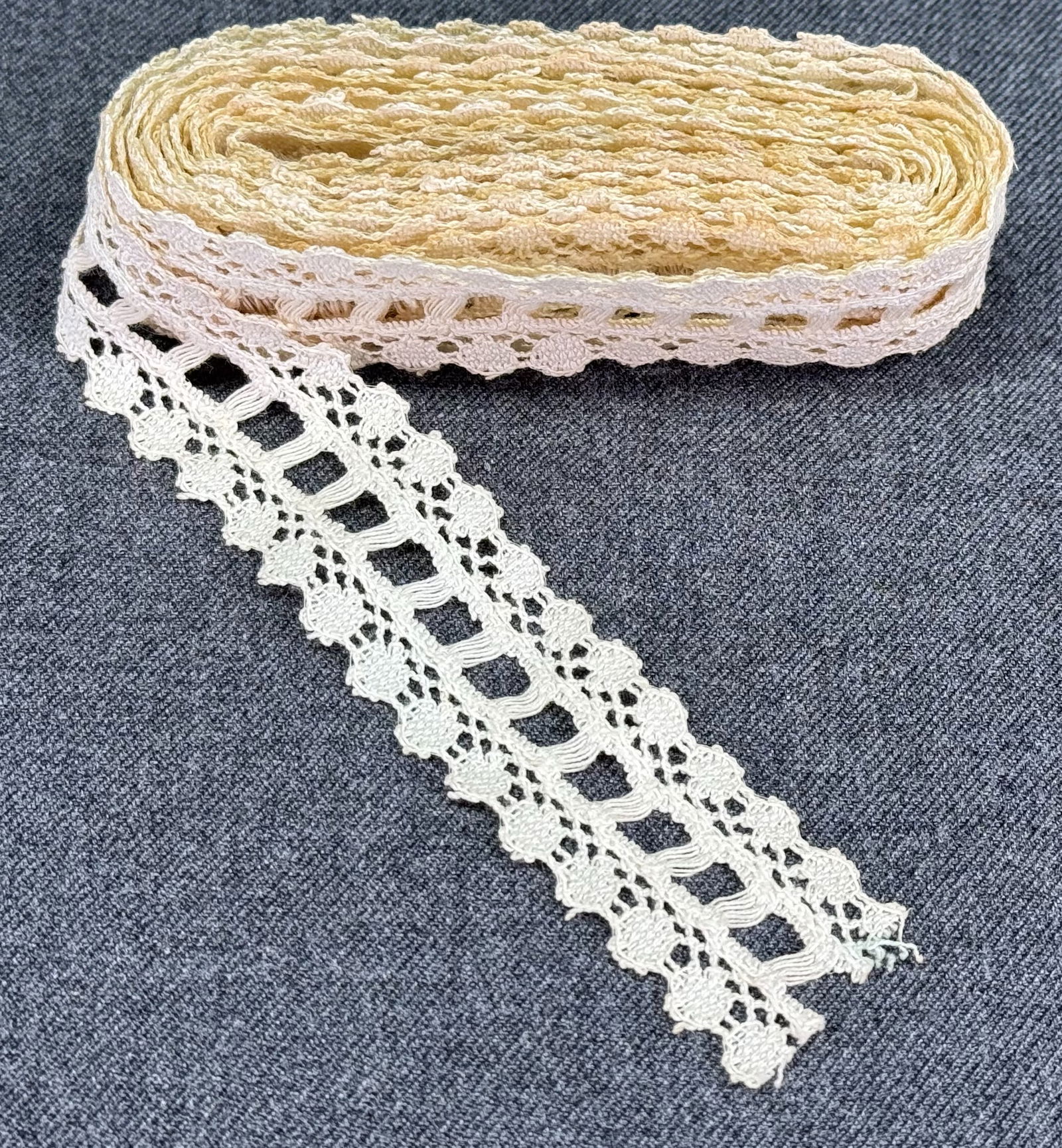 Vintage lace trim. Unused: Vintage lace trim. Unused. 2 & 3/4 yards long. For measures please refer to the pictures taken with a measuring tape. IN HOUSE Estimated* shipping and handling cost within the U.S. : $7 We combine shi