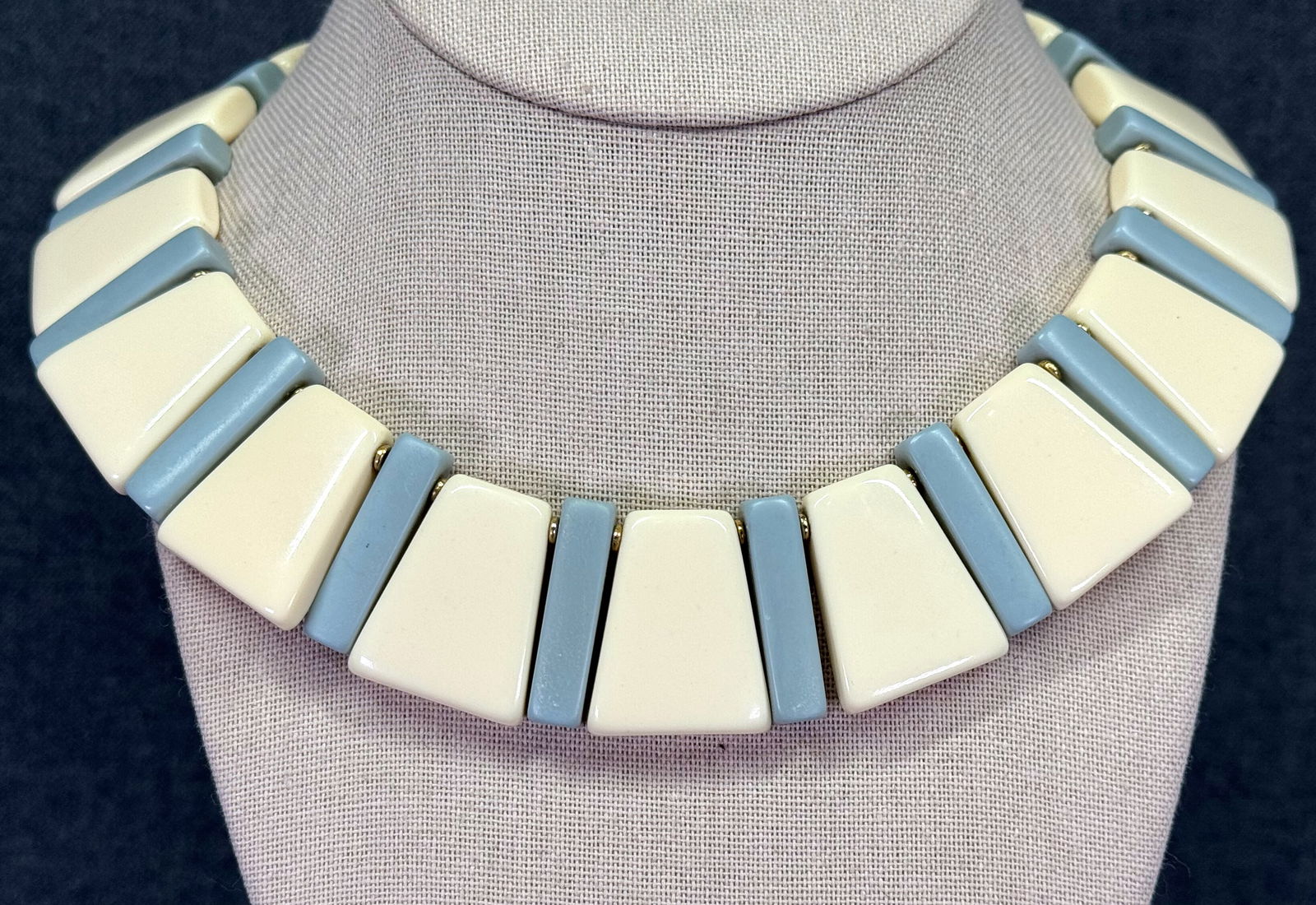 Vintage 80s Napier egyptian revival creamy & gray plastic collar necklace: Vintage 80s Napier egyptian revival creamy & gray plastic collar necklace. Marked. For measures please refer to the pictures taken with a measuring tape. Weight: 83 Grams. IN HOUSE Estimated* SHIPPING