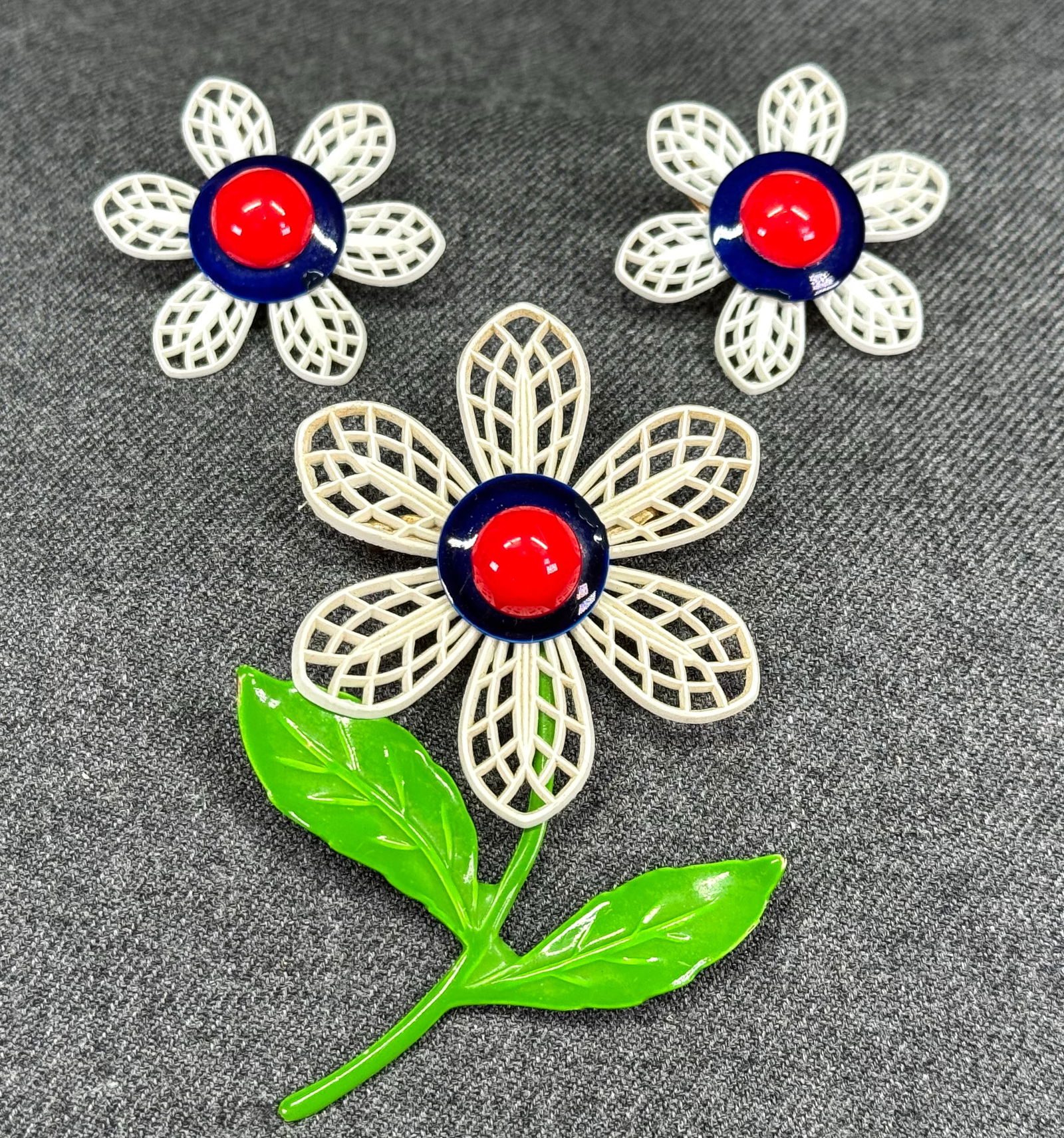Vintage enamel metal filigree plastic petals patriotic flower brooch pin & earrings (1 of 8)