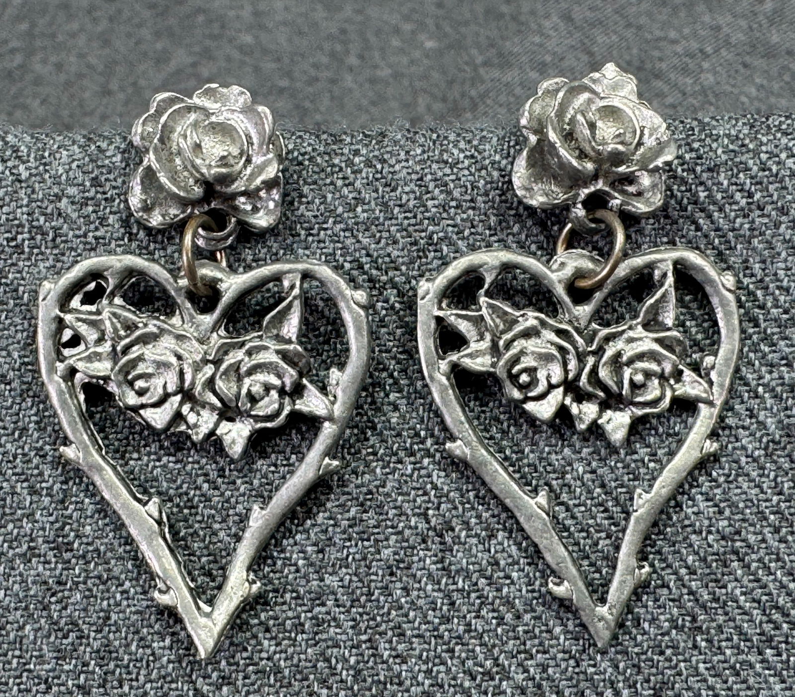 Vintage thorns heart dangle flower pewter stud earrings: Vintage thorns heart dangle flower pewter stud earrings. Unmarked. For measures please refer to the pictures taken with a measuring tape. Weight: 12 Grams. IN HOUSE Estimated* SHIPPING & HANDLING COST