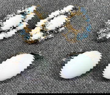 Vintage assorted milky glass & with crystals silvertone metal clip on earrings: Vintage assorted milky glass & with crystals silvertone metal clip on earrings. Unmarked. For measures please refer to the pictures taken with a measuring tape. Weight: 14 Grams. IN HOUSE Estimated* s