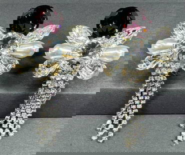 Vintage Wendy Gell style faux pearl,rhinestones & crystals with fringe butterfly clip earrings: Vintage Wendy Gell style faux pearl, clear rhinestones & crystals with fringe butterfly clip on earrings. Unmarked For measures please refer to the pictures taken with a measuring tape. Weight: 19 gra