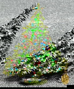 Vintage Our Lady tiny medal dangle glittery plastic Christmas tree brooch.: Vintage Our Lady tiny medal dangle glittery plastic Christmas tree brooch. Unmarked. For measures please refer to the pictures taken with a measuring tape. Weight: 7 Grams. This is a NO RESERVE AUCTIO