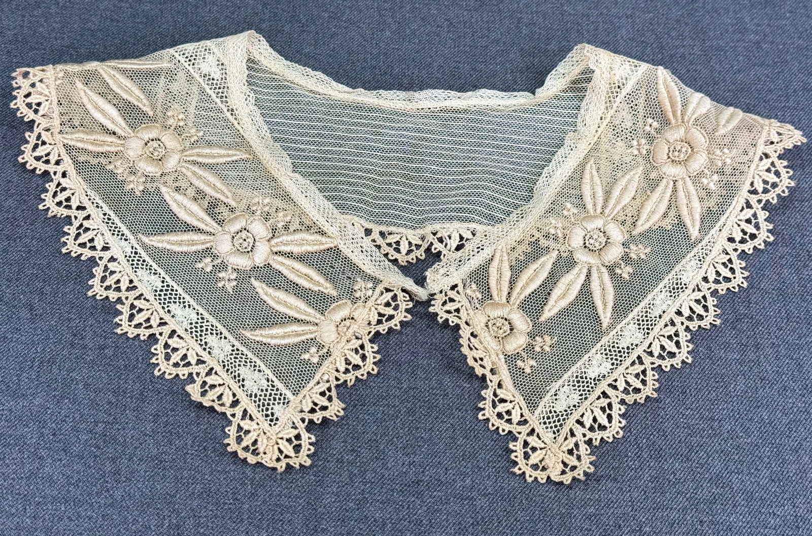 Antique flowers and leaves lace tulle collar.: Antique flowers and leaves lace tulle collar. For measures please refer to the pictures taken with a measuring tape. IN HOUSE Estimated* shipping and handling cost within the U.S. : $7 We combine ship