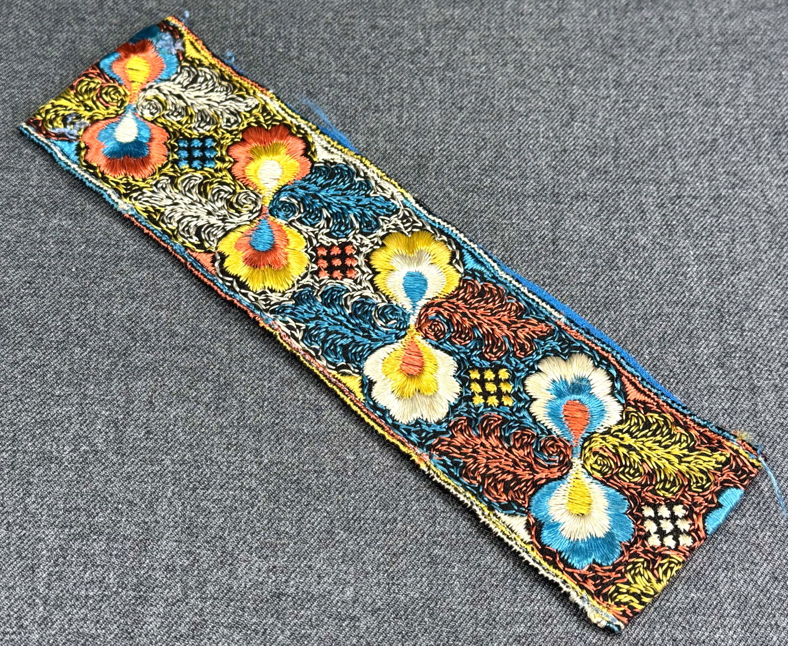 Antique art deco flapper embroidery silk flowers applique.: Antique art deco flapper embroidery silk flowers applique.Lined on the back. For measures please refer to the pictures taken with a measuring tape. IN HOUSE Estimated* shipping and handling cost withi