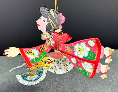 Silvestri Fanciful Flights By Karen Rossi Lotus Blossom Geisha with Dangles Ornament: Silvestri Fanciful Flights by Karen Rossi Lotus Blossom Geisha with Dangles Ornament. For measures please refer to the pictures taken with a measuring tape. Weight: 76 Grams. This is a NO RESERVE AUCT