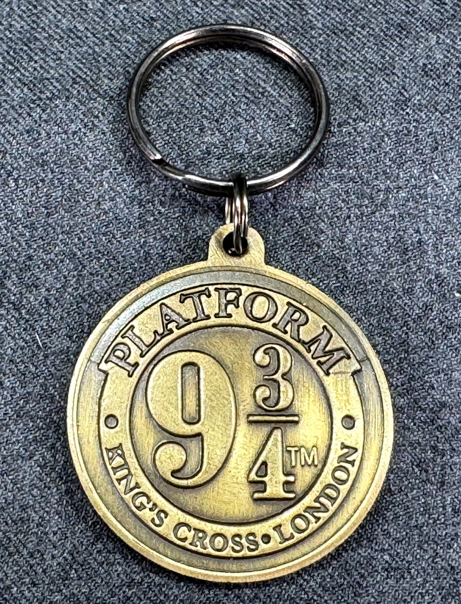 TM Warner Harry Potter Platform 9 3/4 King's Cross London Keychain . Made in UK (1 of 4)