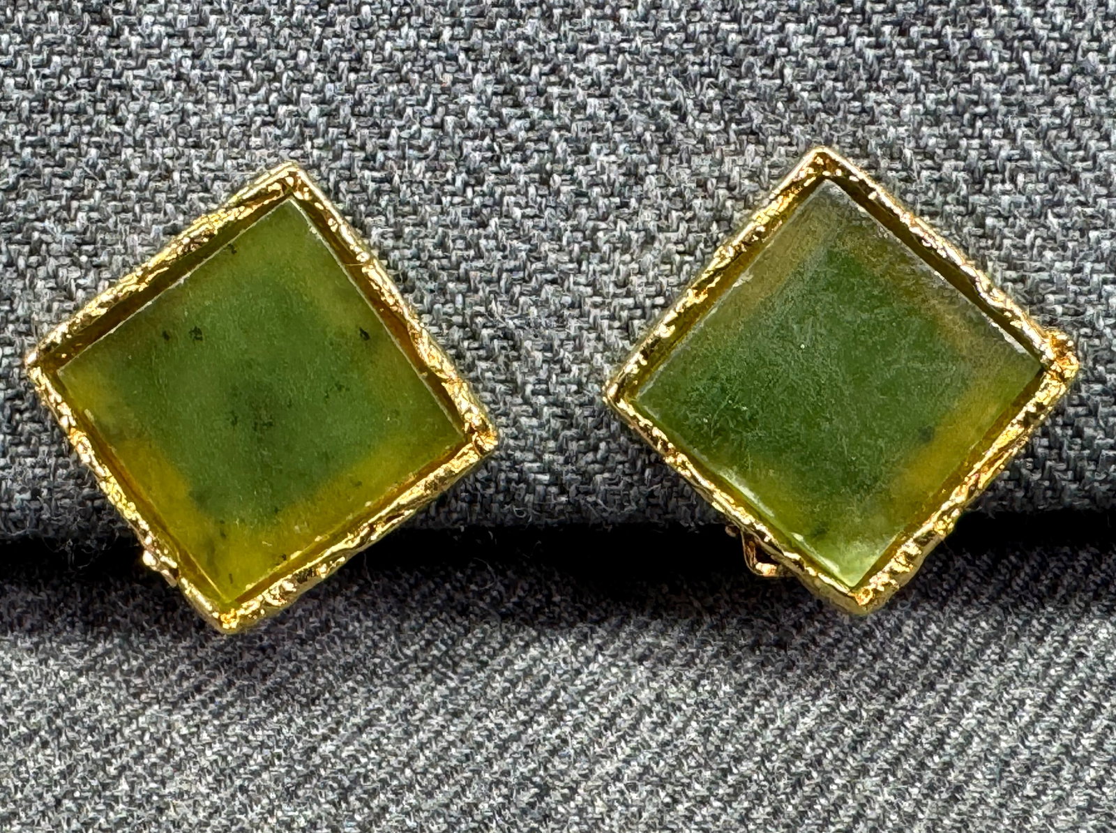 Vintage Swoboda open back green jade goldtone metal clip on earrings: Vintage Swoboda open back green jade goldtone metal clip on earrings. Marked. For measures please refer to the pictures taken with a measuring tape. Weight: 8 Grams. IN HOUSE Estimated* SHIPPING & HAN