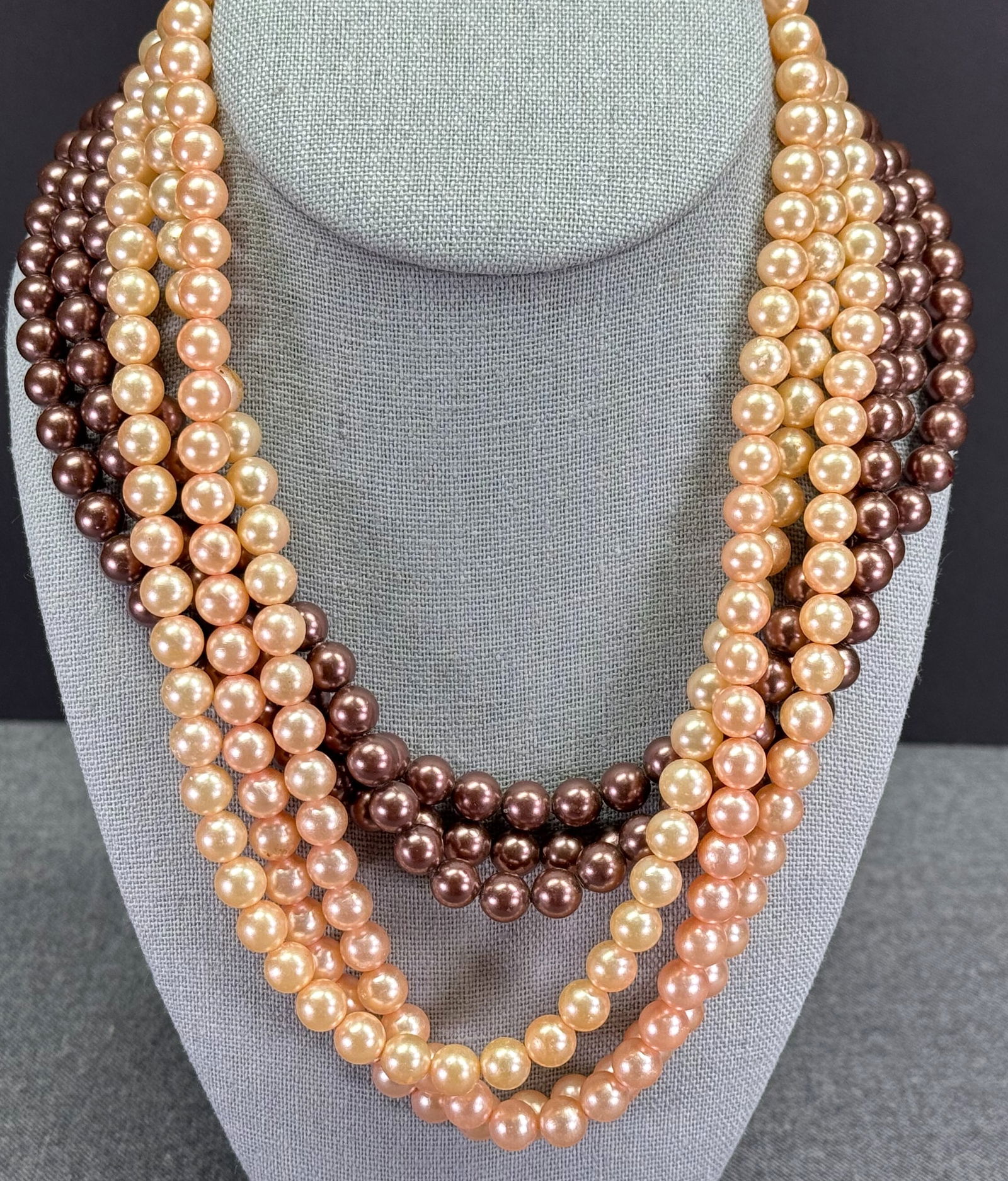 Vintage flapper style light golden & brown perly beads necklaces: Vintage flapper style light golden & brown perly beads necklaces. Filigree clasp. Unmarked For measures please refer to the pictures taken with a measuring tape. Weight: 107 Grams. This is a NO RESERV