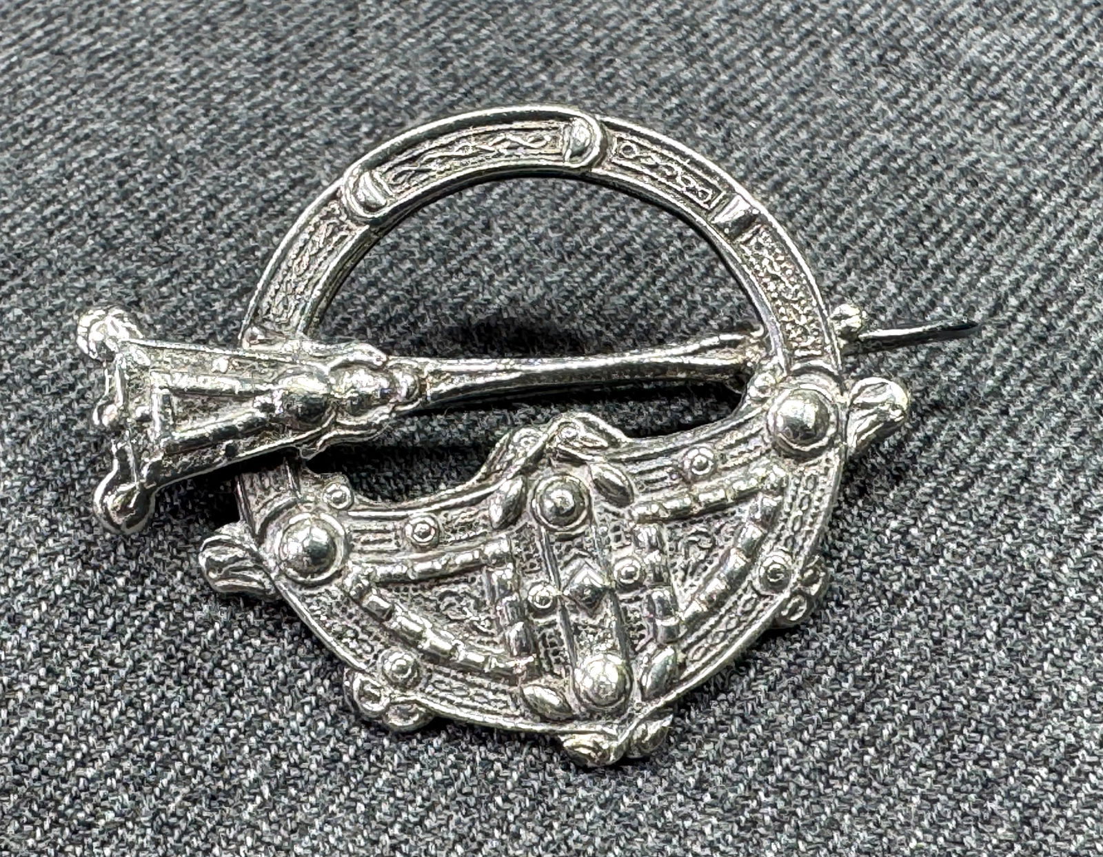 Vintage Irish 1969 JMG Co Dublin sterling silver Tara brooch pin with ring on back (1 of 6)