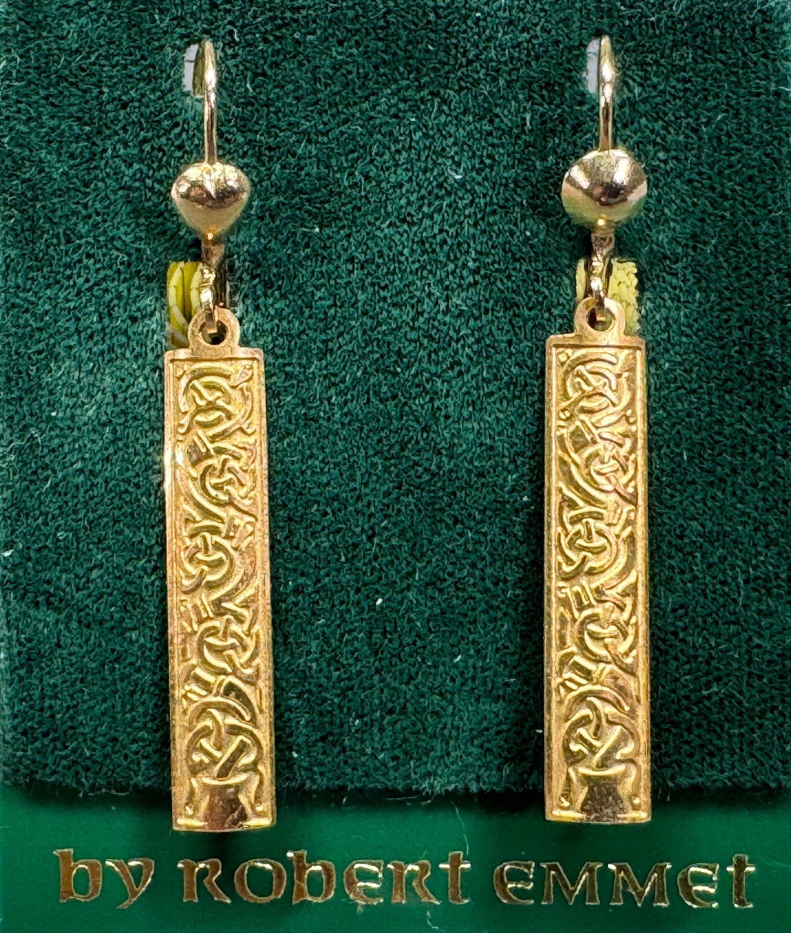 Vintage Celtic The Tree of Life by Robert Emmet goldtoned hook earrings . Unused in card: Vintage Celtic The Tree of Life by Robert Emmet goldtoned hook earrings . Unused. Unmarked. For measures please refer to the pictures taken with a measuring tape. Weight: 9 Grams. IN HOUSE Estimated* 