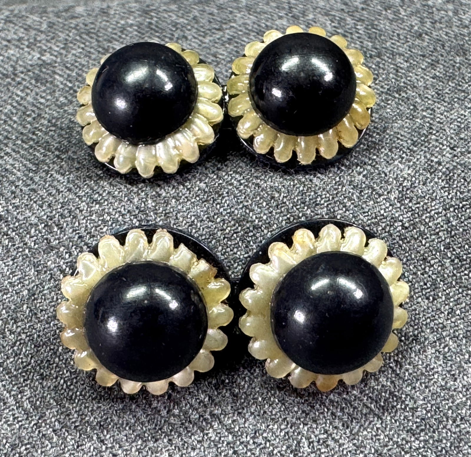 Antique art deco pearly & black celluloid flowers pin brooches. Lot of 2. (1 of 6)