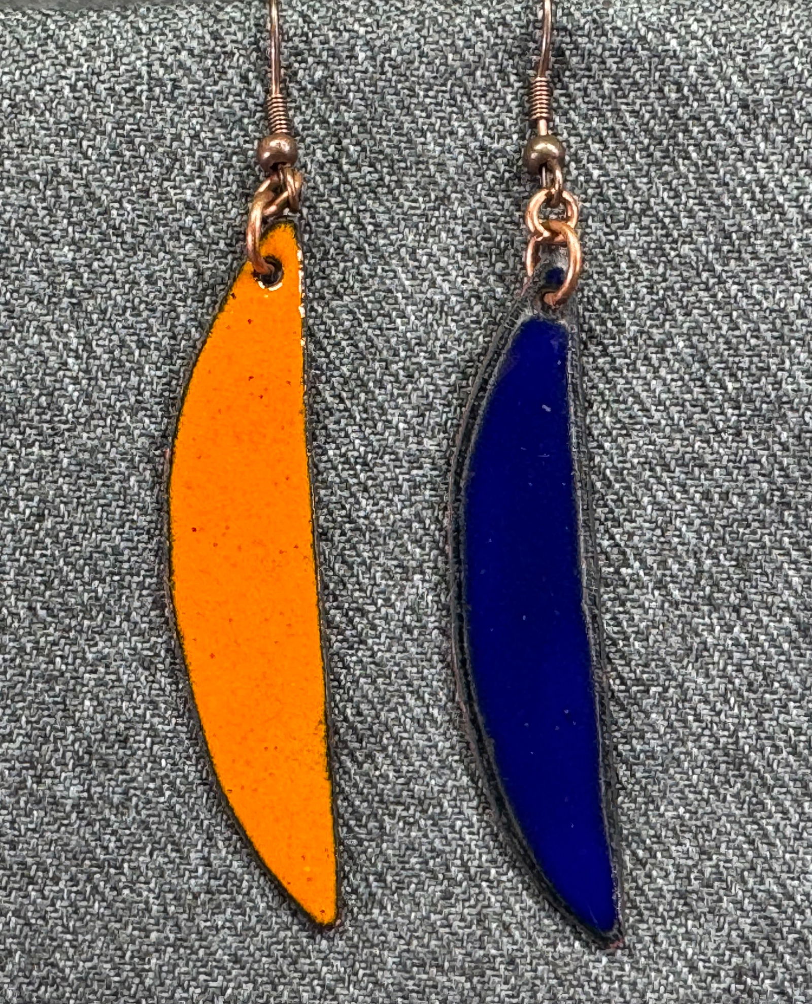 Vintage orange & blue enamel copper dangle hook earrings: Vintage orange & blue enamel copper dangle hook earrings. Unmarked. For measures please refer to the pictures taken with a measuring tape. Weight:8 Grams. This is a NO RESERVE AUCTION: there are no hi
