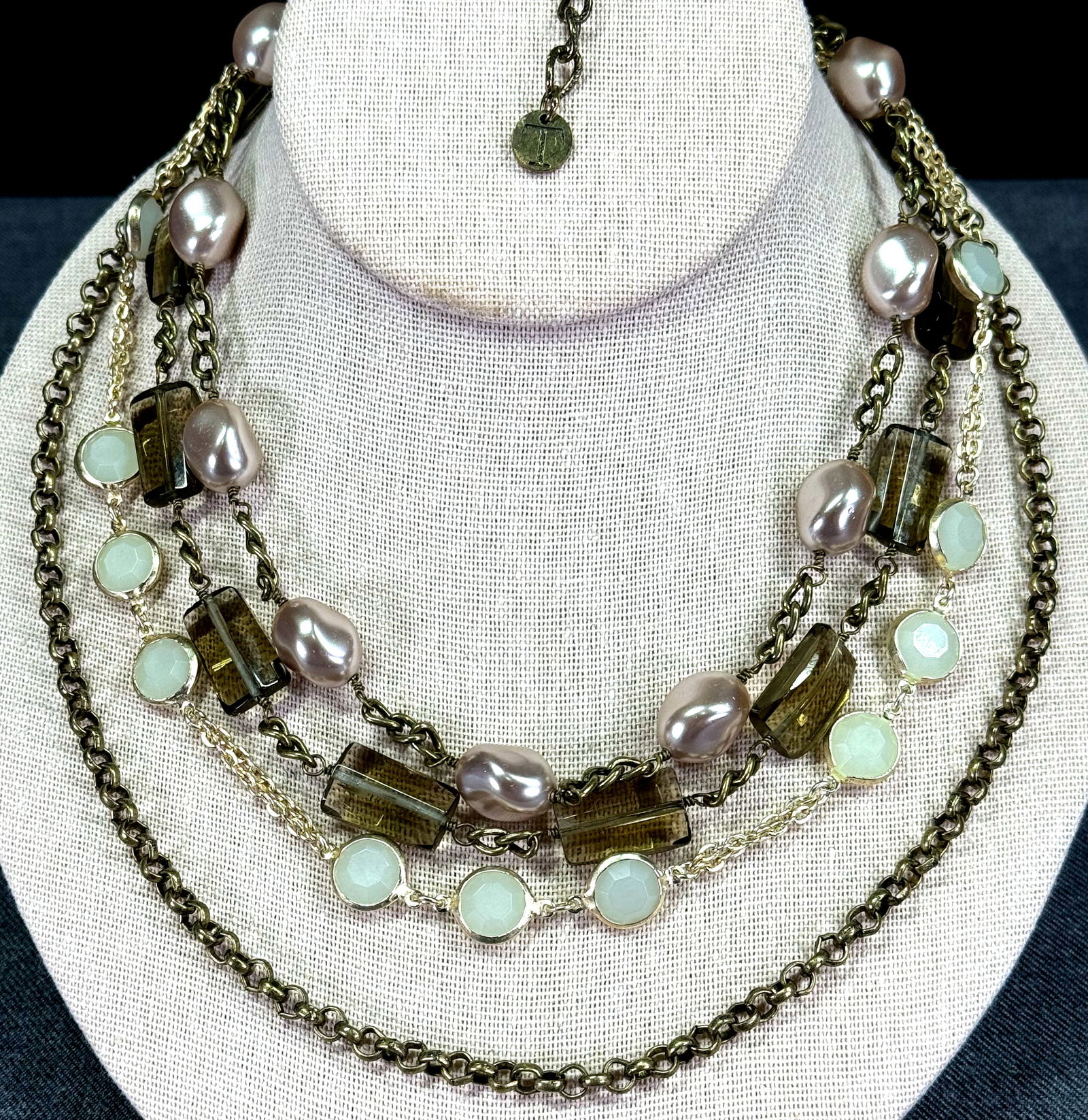 Talbots faux pearls, plastic beads, golden metal chains multistrands collar necklace: Talbots faux pearls, plastic beads, golden metal chains multistrands collar necklace. Marked. For measures please refer to the pictures taken with a measuring tape. Weight: 80 Grams. This is a NO RESE