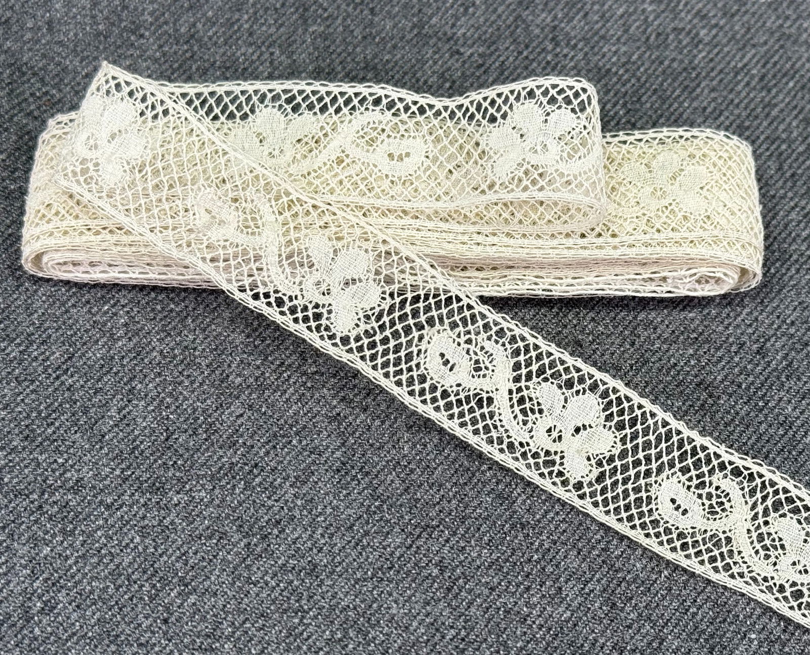 Vintage lace trim for sewing crafts. 2 1/4 yards long. Unused: Vintage lace trim for sewing crafts. 2 1/4 yards long. Unused For measures please refer to the pictures taken with a measuring tape. < IN HOUSE Estimated* SHIPPING & HANDLING COST WITHIN THE U.S. : $7