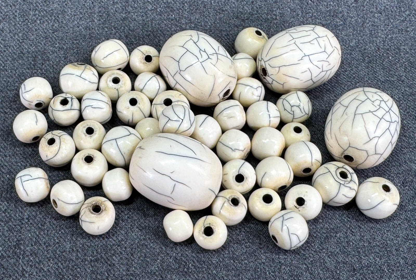 Vintage assorted size bone style resin loose beads for jewelry, crafts making: Vintage assorted size bone style resin loose beads for jewelry, crafts making. For measures please refer to the pictures taken with a measuring tape. IN HOUSE Estimated* shipping and handling cost wit