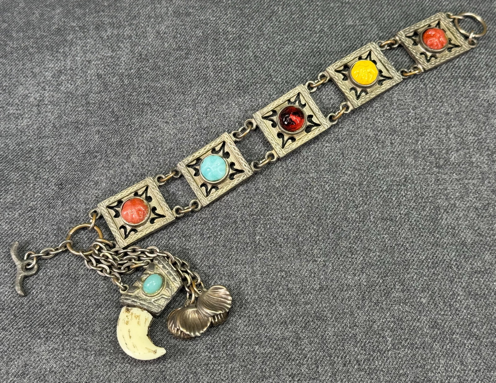 Vintage ethnic style glass cabs silvetone metal panels bracelet with plastic horn dangles: Vintage ethnic style glass cabs silvetone metal panels bracelet with plastic horn dangles. Unmarked. For measures please refer to the pictures taken with a measuring tape. Weight: 41 Grams. IN HOUSE E