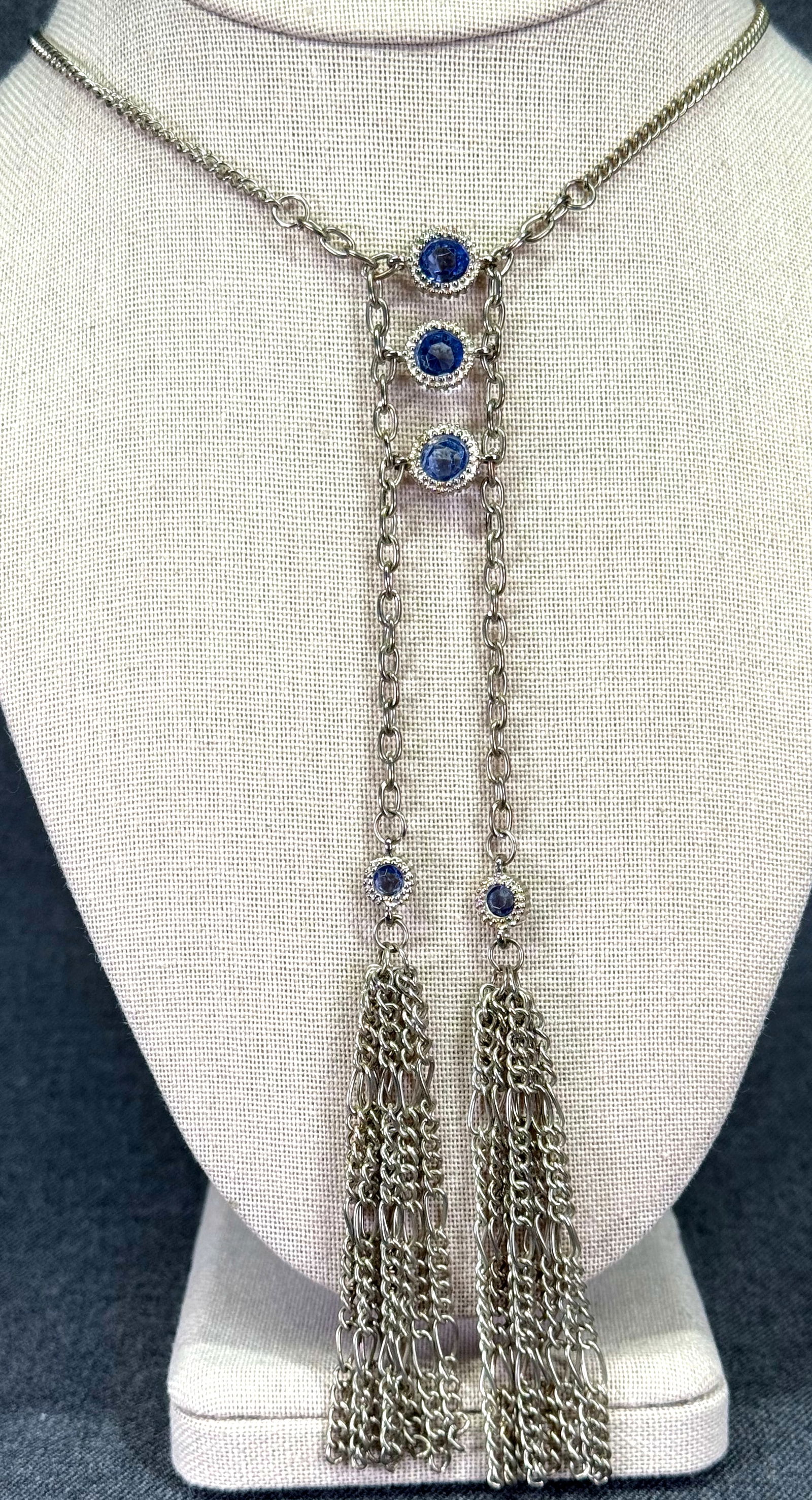 Vintage flapper style open back blue crystals silvertoned chain necklace with tassels: Vintage flapper style open back blue crystals silvertoned chain necklace with tassels. Unmarked. For measures please refer to the pictures taken with a measuring tape. Weight: 28 Grams. IN HOUSE Estim