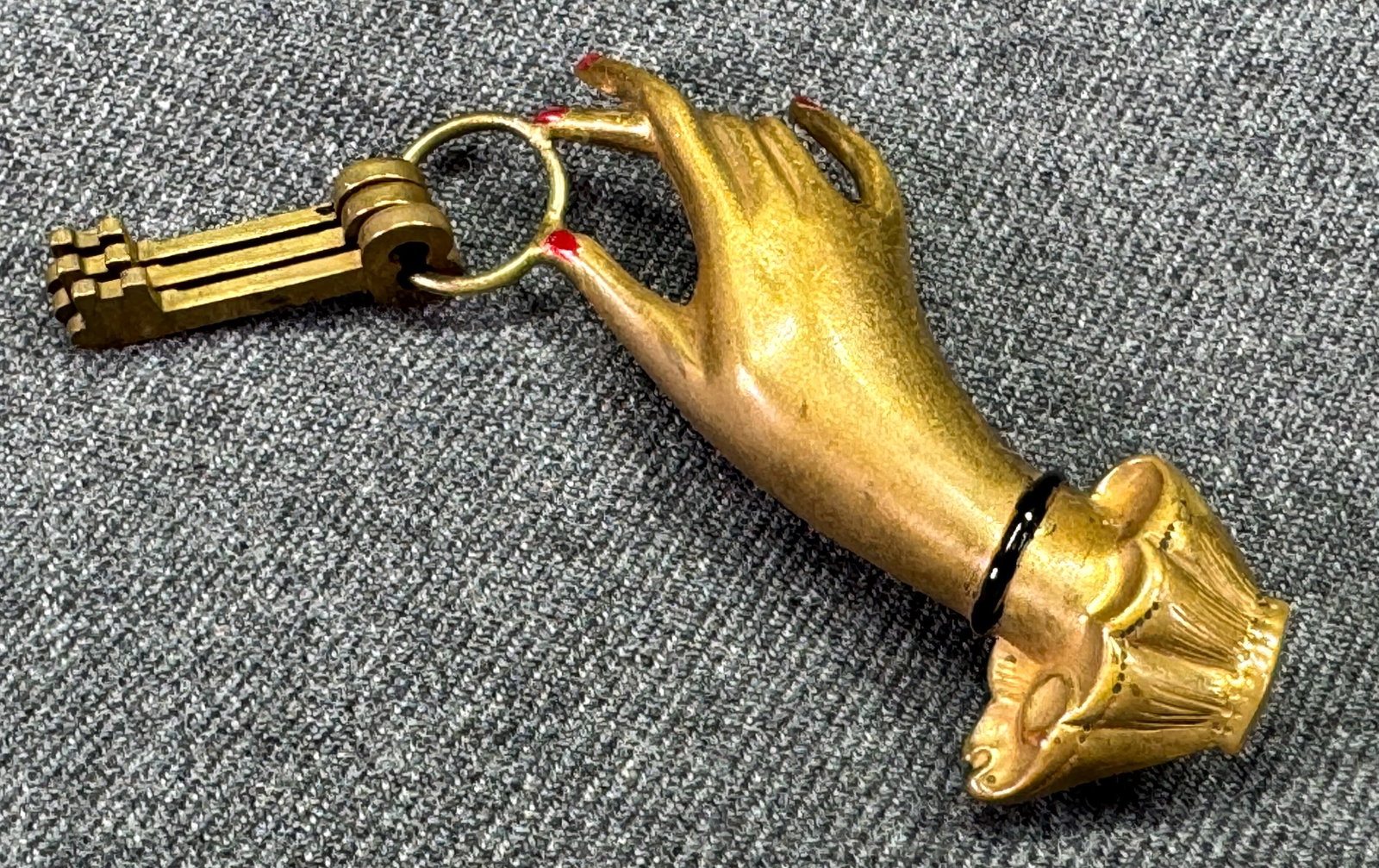 Vintage Victorian revival hand with 3 key charms brooch pin. Enamel goldtoned metal: Vintage Victorian revival hand with 3 key charms brooch pin. Enamel goldtoned metal . Unmarked. For measures please refer to the pictures taken with a measuring tape. Weight: 10 Grams. IN HOUSE Estima