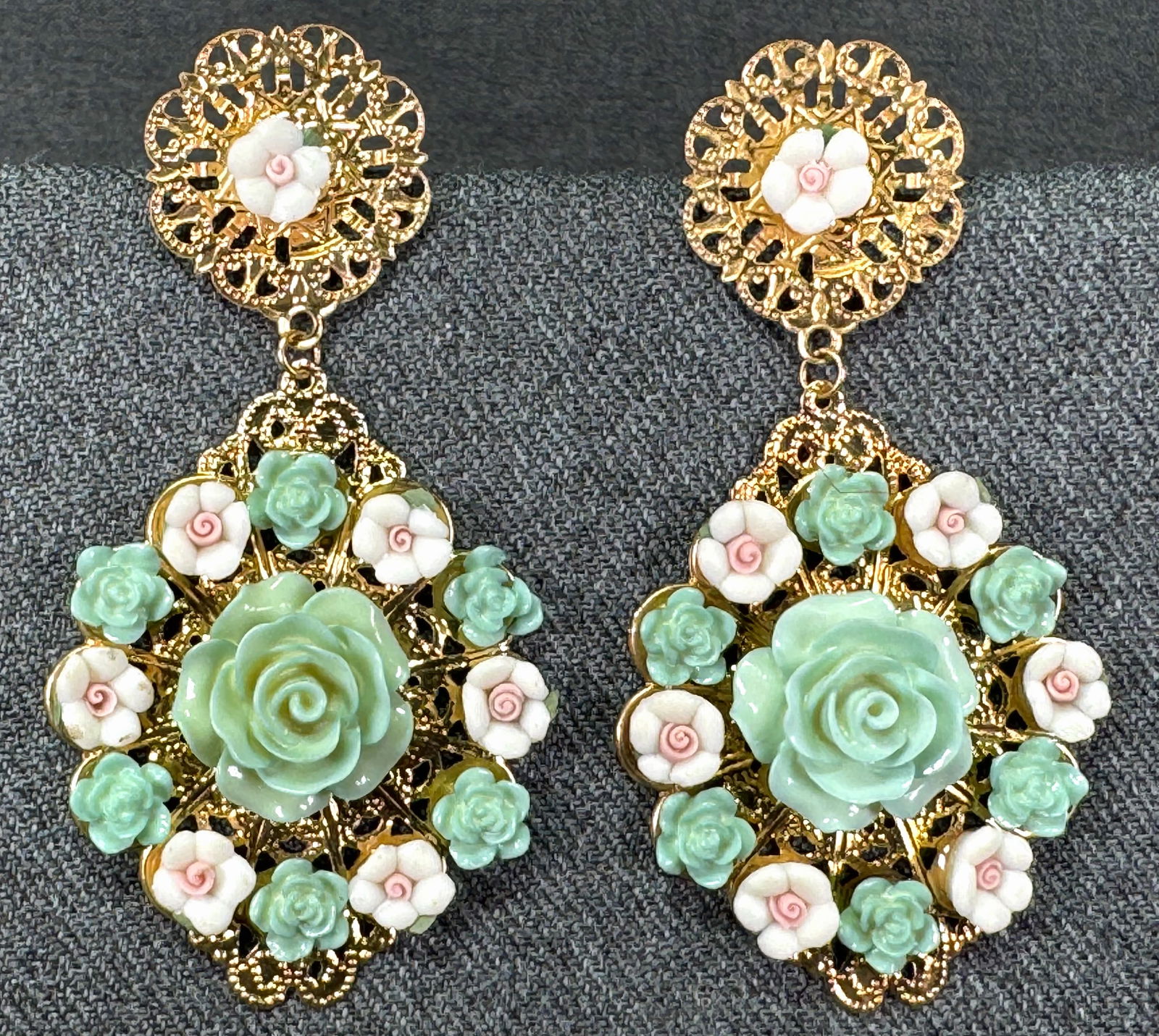 Vintage pastel plastic flowers filigree goldtoned chandelier stud earrings (1 of 6)