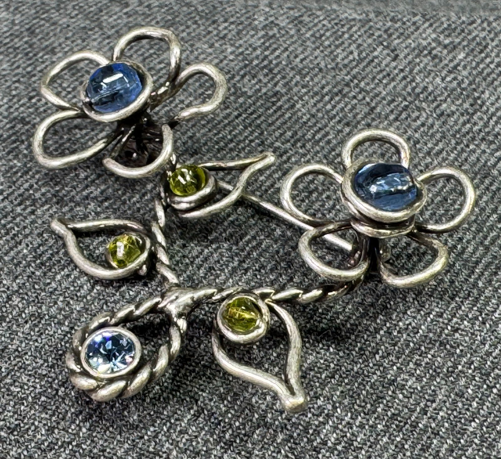 Vintage artisan crafted glass beads & crystal silvertoned wired flowers & leaves pin brooch. (1 of 6)