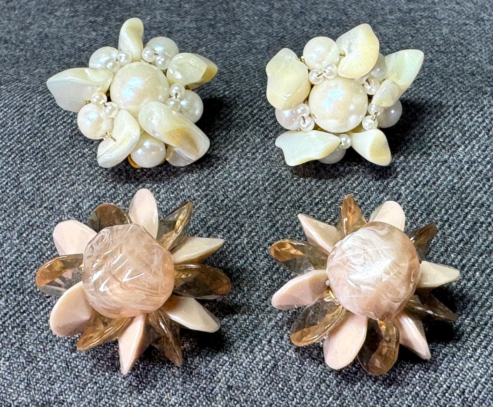 Vintage assorted Japanese pearly & MOP and beige plastic flower clip earrings (1 of 10)