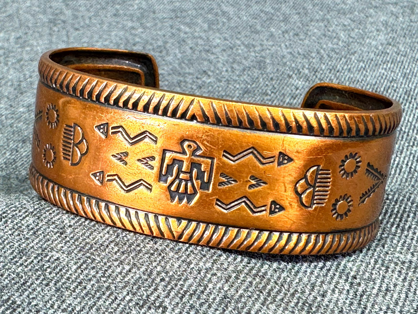 Vintage Bell Trading Post style Thunderbird Copper Cuff Bracelet (1 of 9)