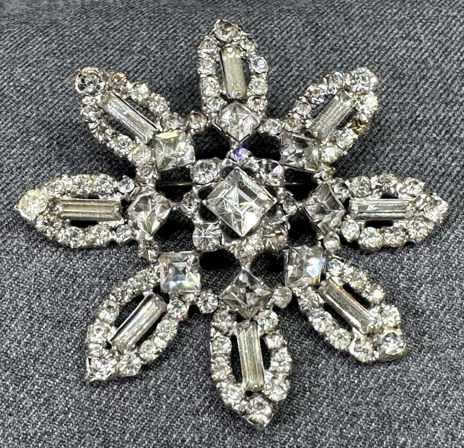 Vintage Kramer style crystals silvertoned metal large brooch pin (1 of 5)