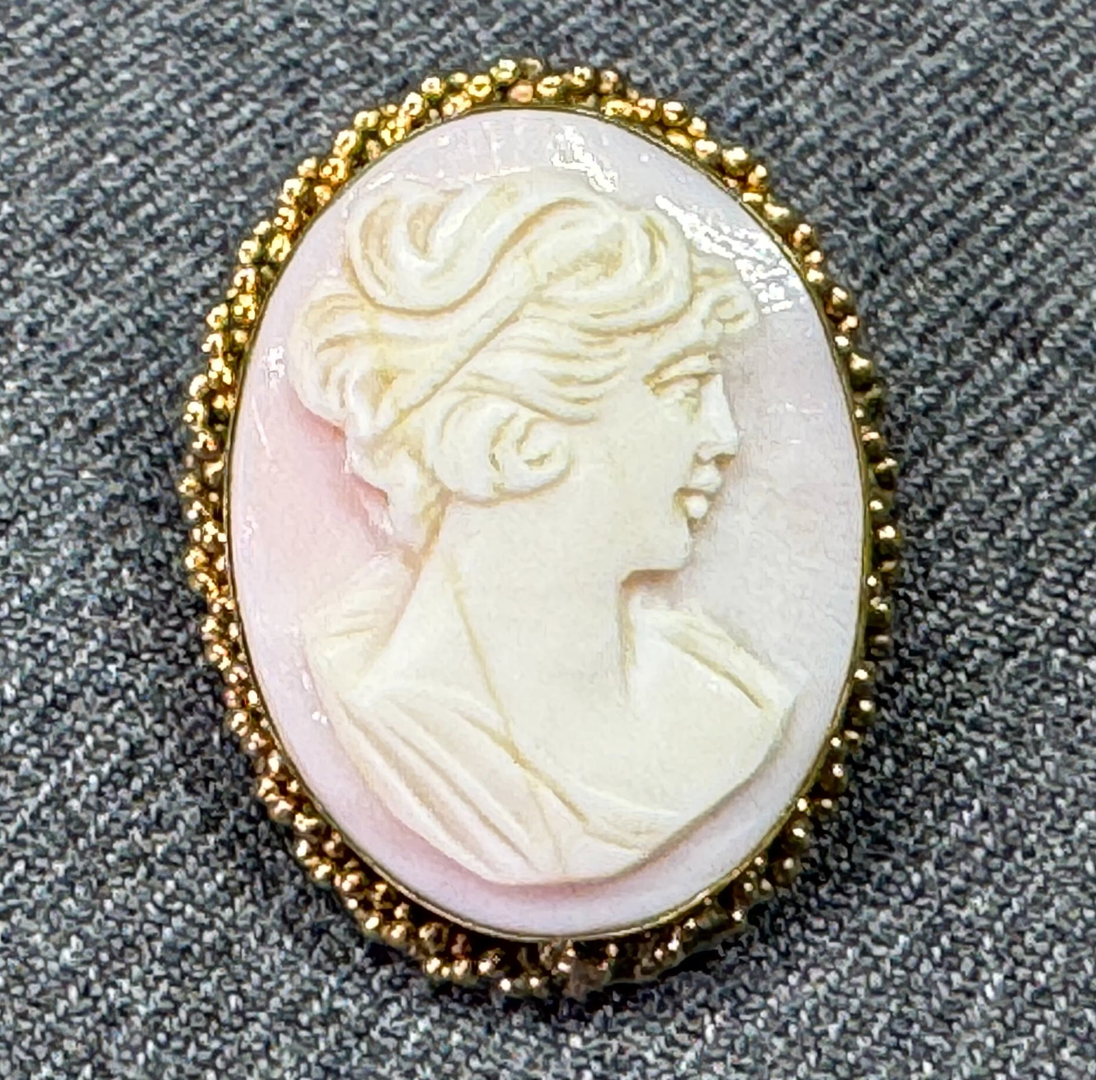 Vintage A&Z conch shell cameo 12K gold-filled brooch pin pendant (1 of 8)