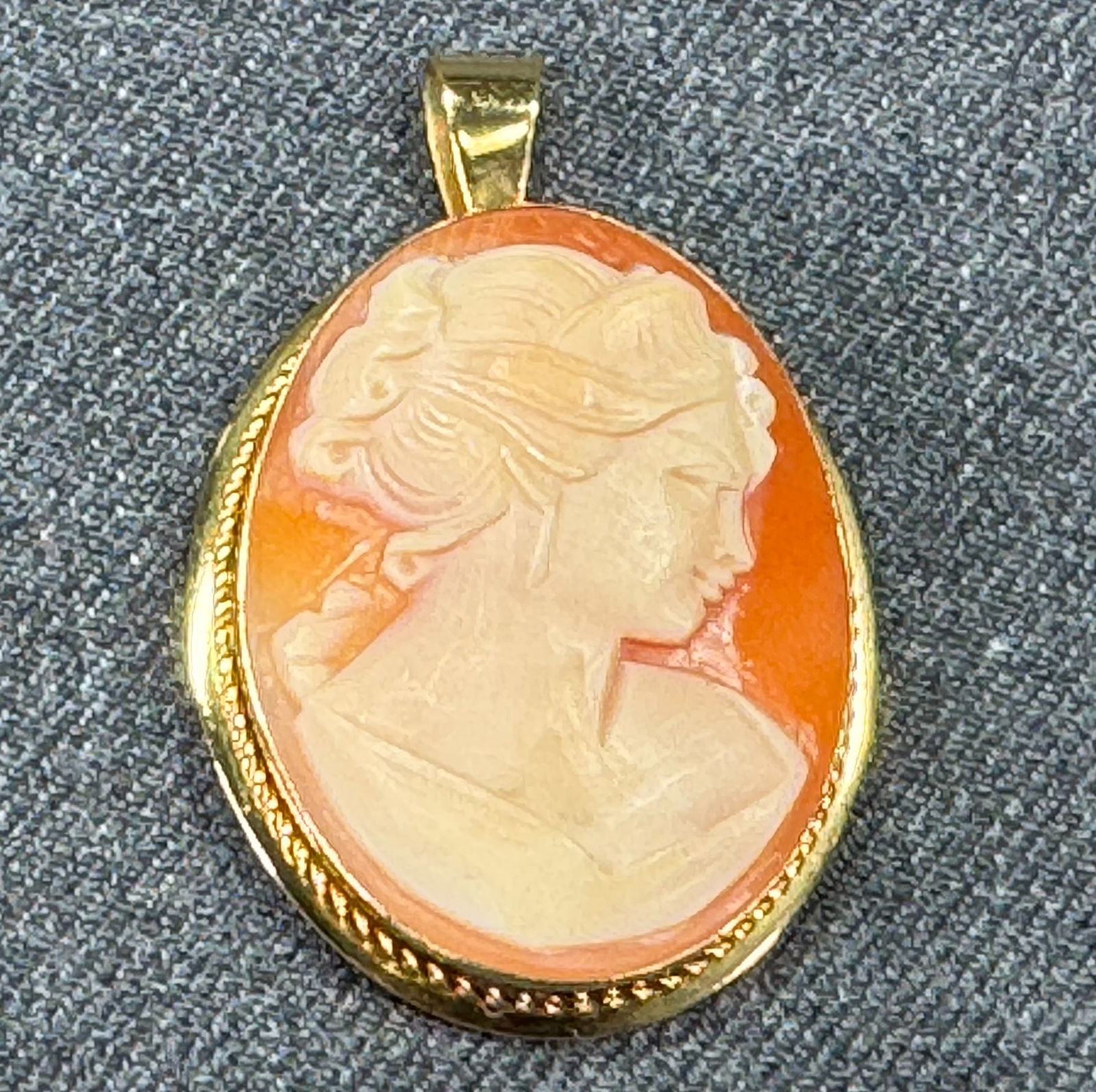 Vintage Van Dell celluloid woman shell cameo 12K gold-filled locket pendant. Blank monogram space. (1 of 7)