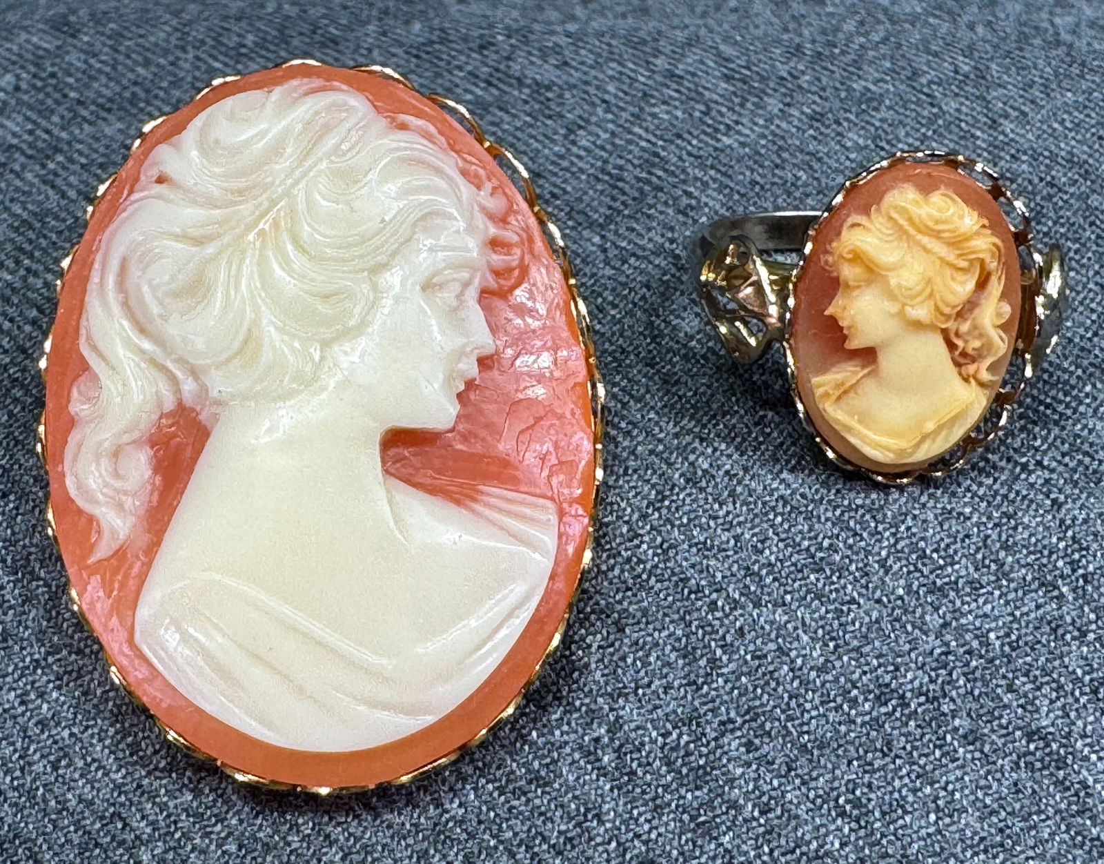 Vintage woman plastic cameo goldtone metal pin brooch & adjustable ring: Vintage woman plastic cameo goldtone metal pin brooch & adjustable ring. Unmarked. For measures please refer to the picture taken with a measuring tape. Weight: 14 Grams. IN HOUSE Estimated* shipping