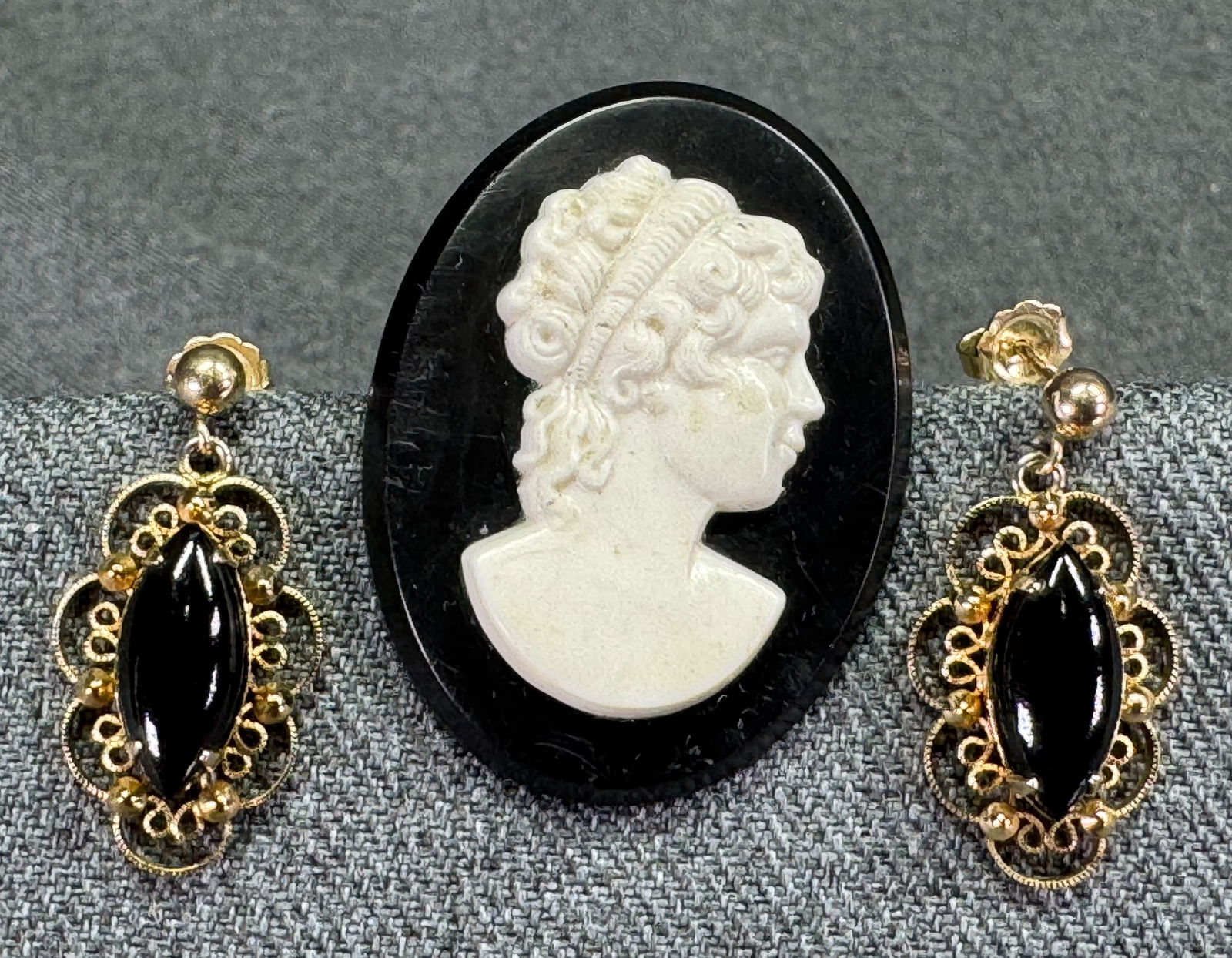 Vintage B&W woman plastic cameo pin brooch & black lucite cab filigree 12K gold-filled stud earrings (1 of 7)