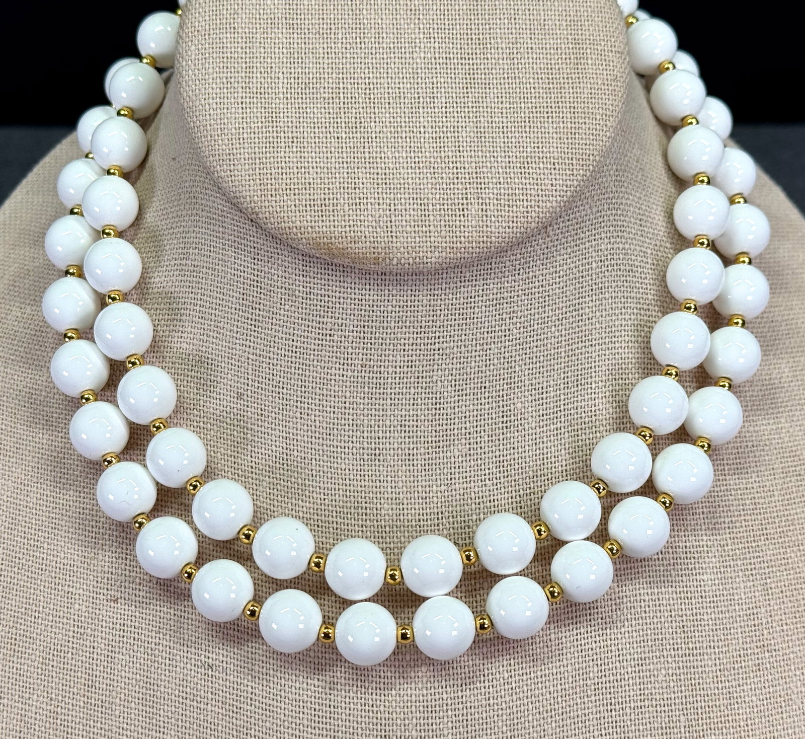 Vintage 80s Monet white lucite & goltone metal beaded necklace: Vintage 80s Monet white lucite & goltone metal beaded necklace. Marked For measures please refer to the pictures taken with a measuring tape. Weight: 38 Grams. This is a NO RESERVE AUCTION: there are