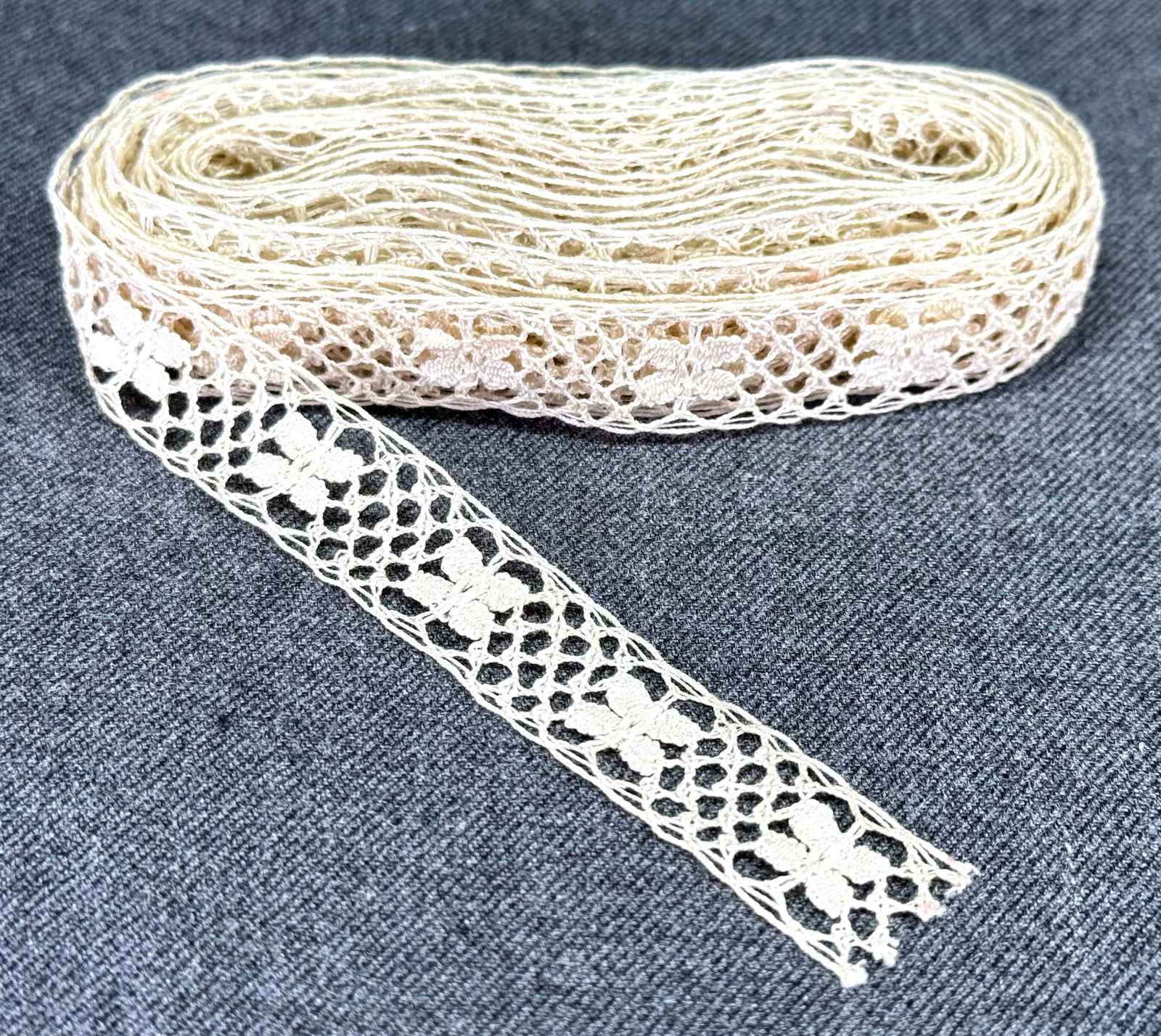 Vintage lace trim for sewing crafts. 3 3/4 yards long. Unused: Vintage lace trim for sewing crafts. 3 3/4 yards long. Unused For measures please refer to the pictures taken with a measuring tape. < IN HOUSE Estimated* SHIPPING & HANDLING COST WITHIN THE U.S. : $7