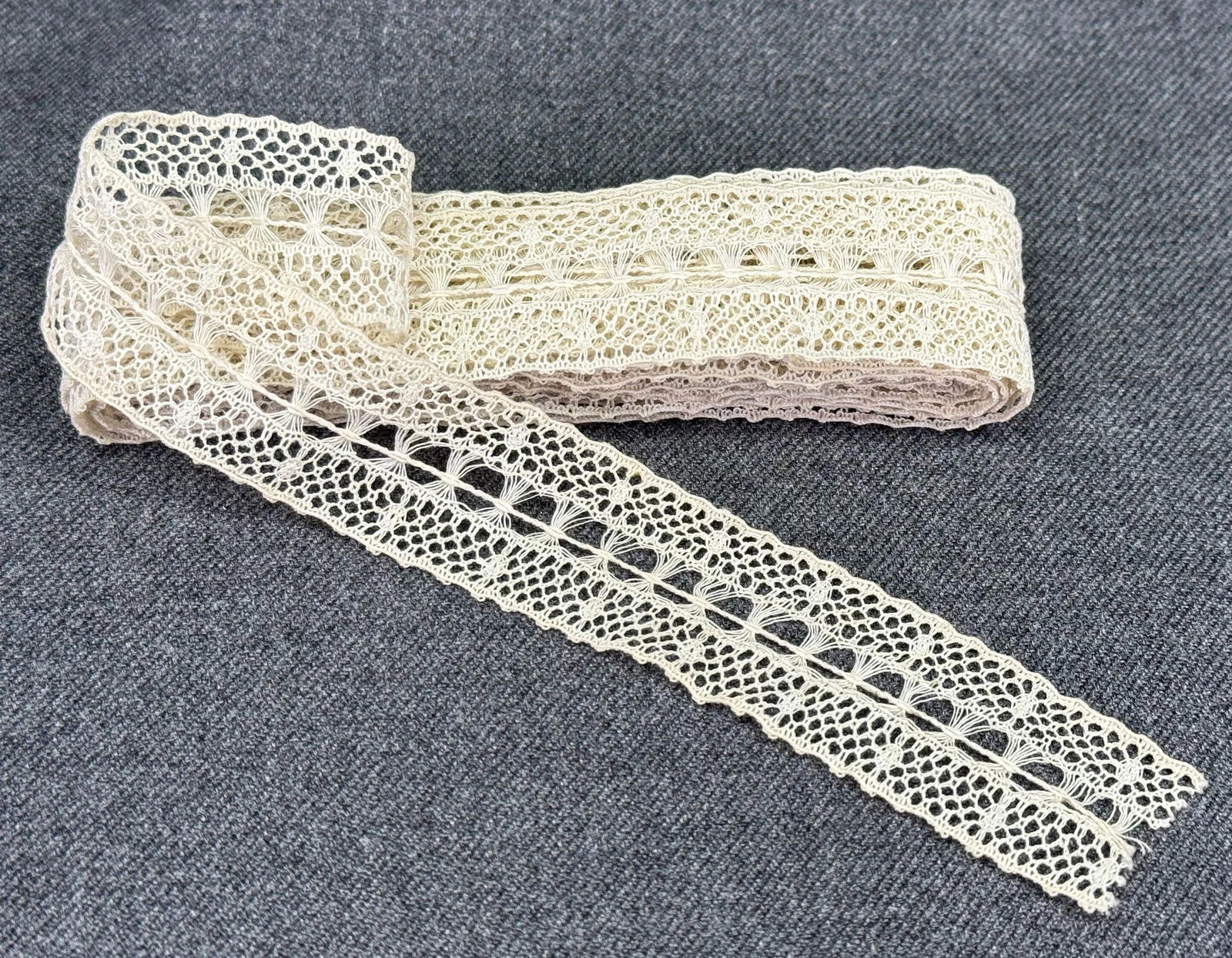 Vintage lace trim for sewing crafts. 2 1/4 yards long. Unused: Vintage lace trim for sewing crafts. 2 1/4 yards long. Unused For measures please refer to the pictures taken with a measuring tape. < IN HOUSE Estimated* SHIPPING & HANDLING COST WITHIN THE U.S. : $7