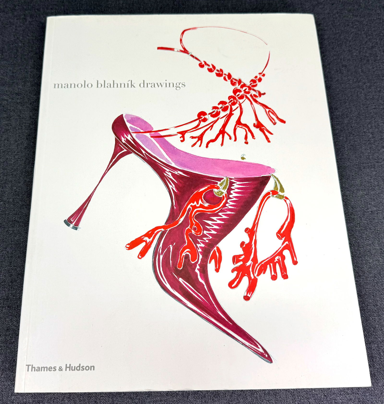 Manolo Blahník Drawings Book 2009: Manolo Blahník Drawings Book 2009. For measures please refer to the pictures taken with a measuring tape. < IN HOUSE Estimated* SHIPPING & HANDLING COST WITHIN THE U.S. : $10 WE COMBINE SHIPPING. *Th