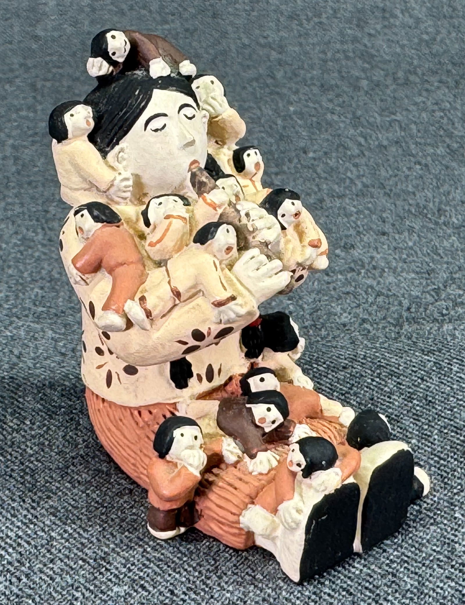 Vintage Miniature Native American Pueblo Storyteller Woman with 15 Children pottery figurine (1 of 10)