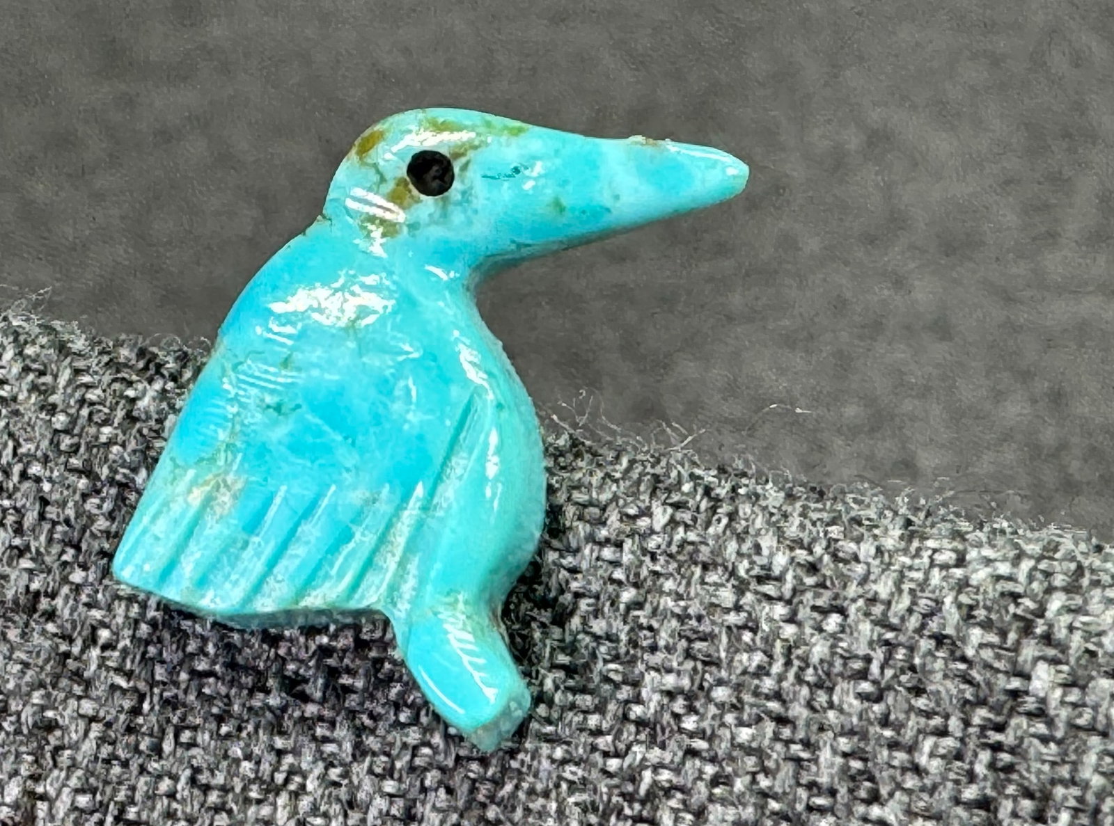 Vintage Native American Zuni turquoise bird fetish sterling silver stud solo earring: Vintage Native American Zuni turquoise bird fetish sterling silver stud solo earring. Marked 925 on push back. For measures please refer to the pictures taken with a measuring tape. Weight: 3.02 Grams