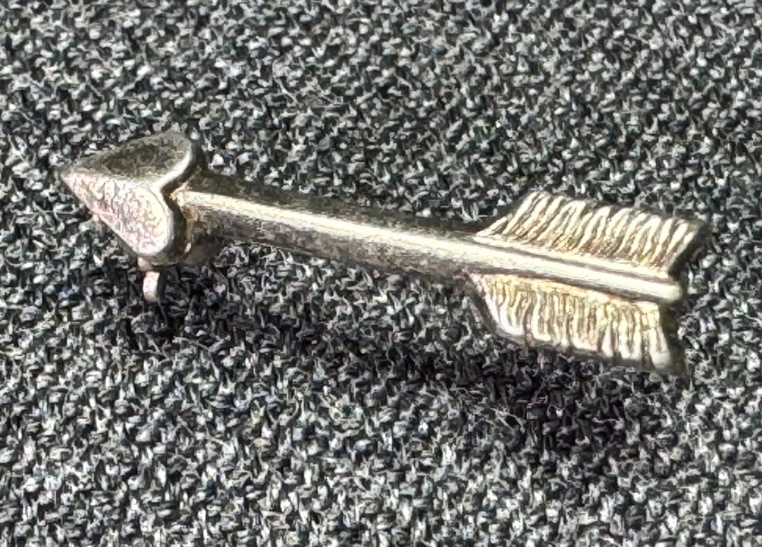 Vintage Order of the Arrow silver miniature brooch pin: Vintage Order of the Arrow silver miniature brooch pin. Unmarked. For measures please refer to the pictures taken with a measuring tape. Weight: 0.50 Grams. IN HOUSE Estimated* SHIPPING & HANDLING COS