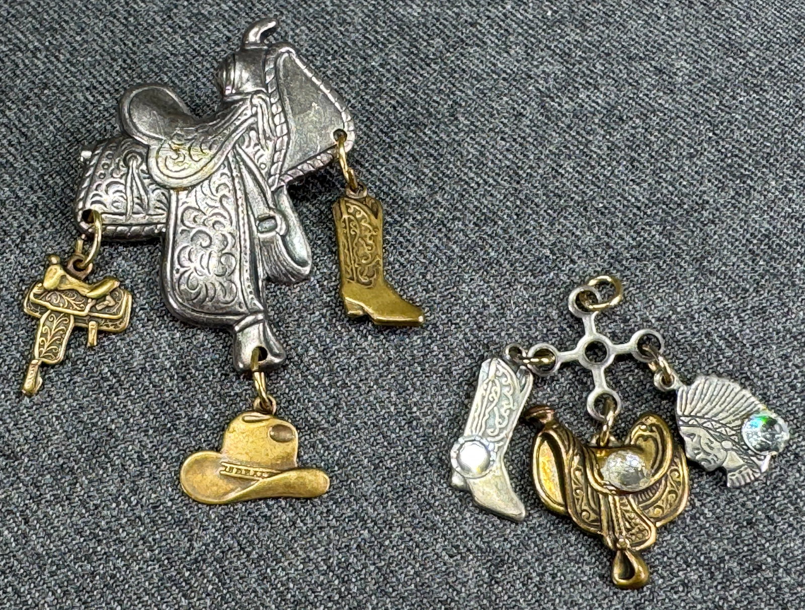 Vintage Mary Demarco style Western Cowboy Theme Brooch & Jeweled Pendant: Vintage Mary Demarco style Western Cowboy Theme Brooch & Jeweled Pendant. Unmarked. For measures please refer to the pictures taken with a measuring tape. Weight: 12 Grams. IN HOUSE Estimated* SHIPPIN