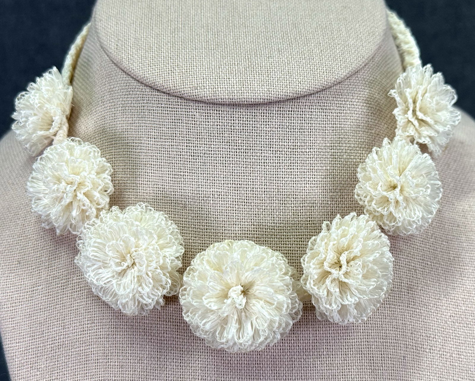 Vintage Italian hand crafted creamy raffia flowers choker necklace: Vintage Italian hand crafted creamy raffia flowers choker necklace. Unmarked. For measures please refer to the pictures taken with a measuring tape. Weight: 9 Grams. IN HOUSE Estimated* SHIPPING & HAN