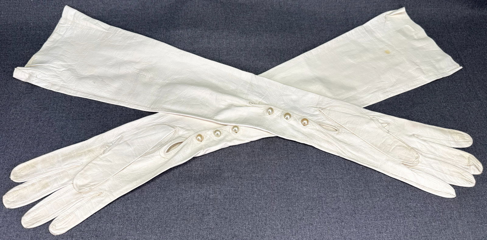 Vintage French Saks Fifth Ave real kid long opera bride gloves. Pearly buttons. (1 of 19)