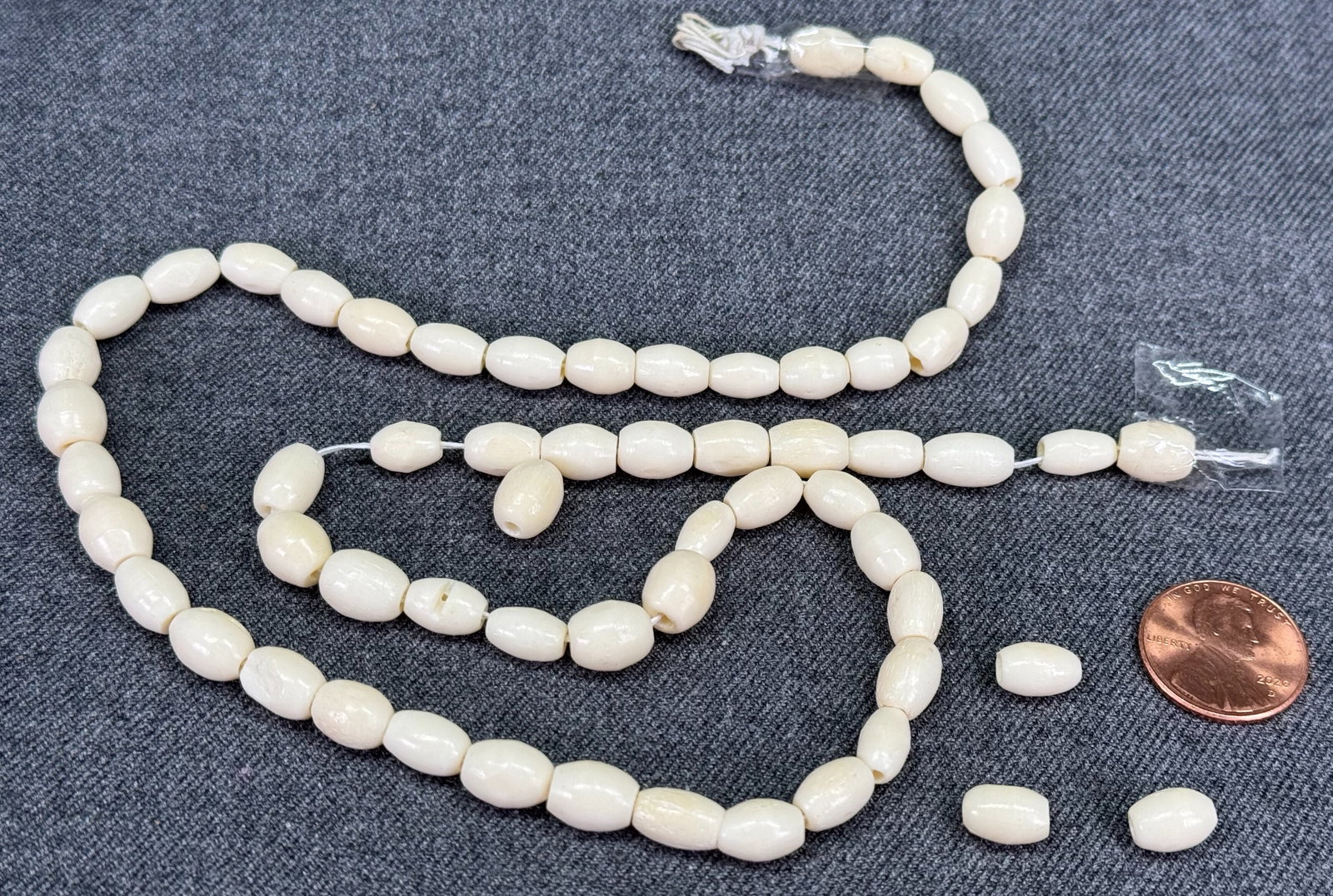 Vintage assorted small rounded bone beads.: Vintage assorted small rounded bone beads. Unmarked. For measures please refer to the pictures taken with a measuring tape. Weight: 2 Grams. IN HOUSE Estimated* SHIPPING & HANDLING COST WITHIN THE U.S