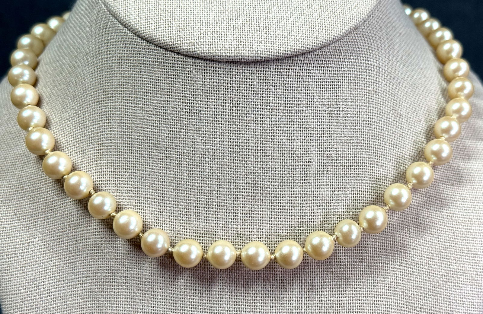 Vintage filigree 14K yellow gold clasp pearly beads collar necklace: Vintage filigree 14K yellow gold clasp pearly beads collar necklace. Marked S14K on clasp. For measures please refer to the pictures taken with a measuring tape. Weight: 30 Grams. IN HOUSE Estimated*