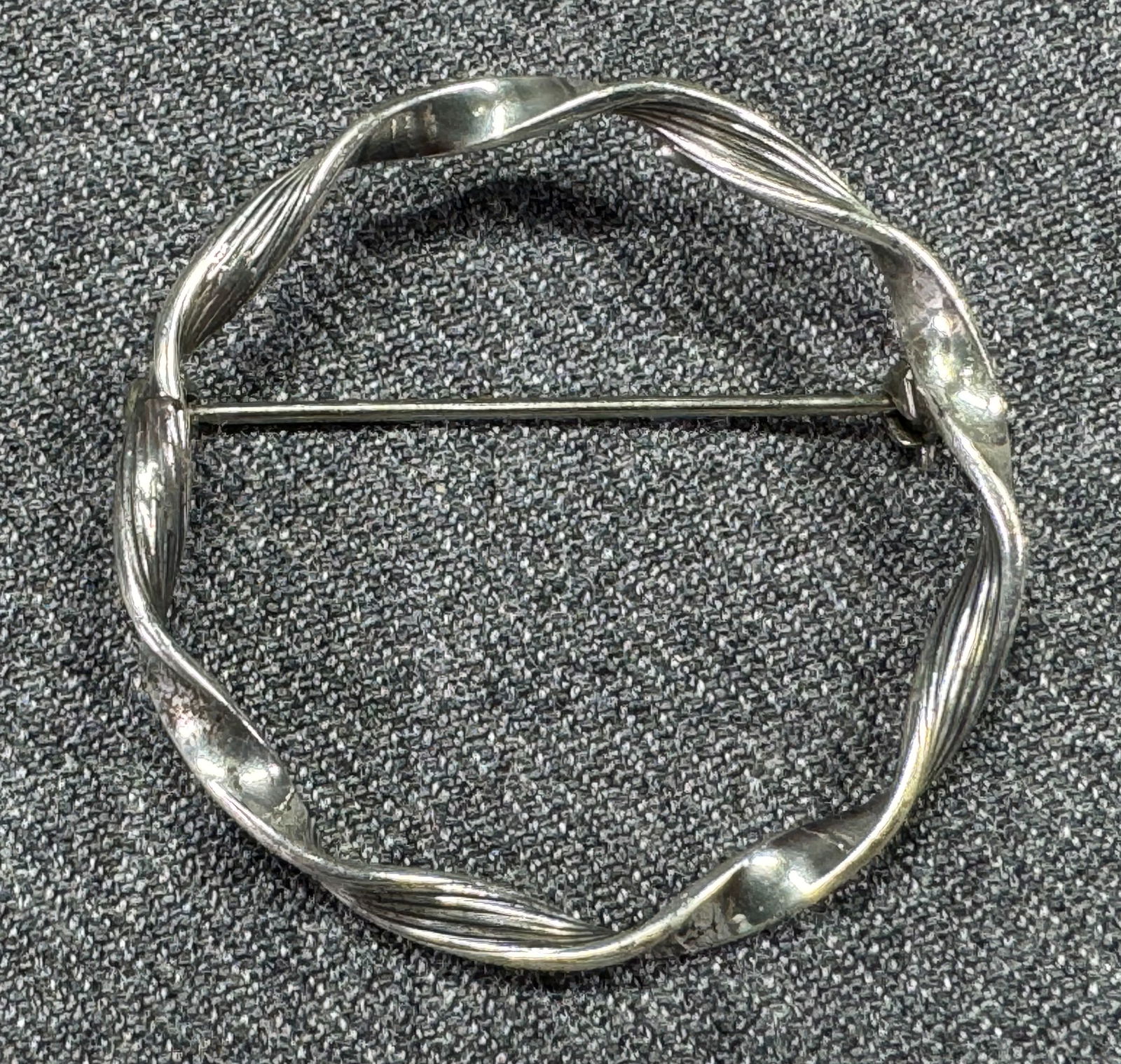 Vintage Beau Sterling silver circle of life design pin brooch. (1 of 7)