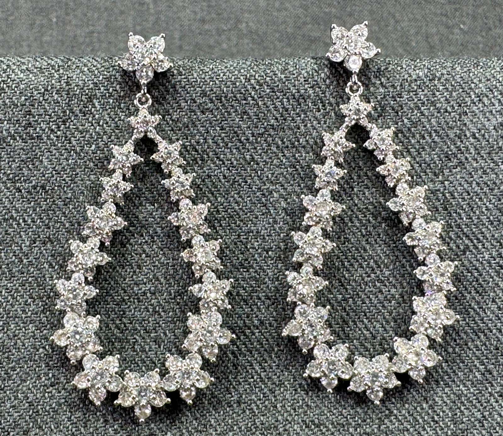 Clear Crystal Flower with Dangle Hoop Stud earrings: Clear Crystal Flower with Dangle Hoop Stud earrings. Silvertoned metal. Unmarked. For measures please refer to the pictures taken with a measuring tape. Weight: 19 Grams. IN HOUSE Estimated* SHIPPING