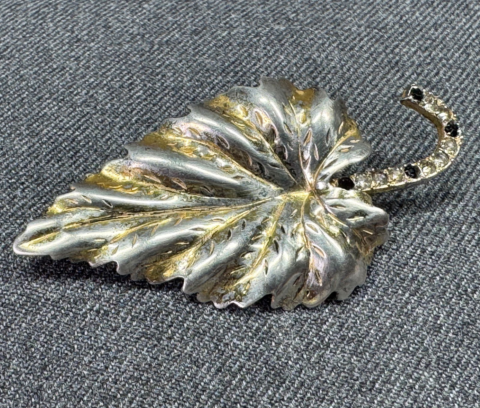 Vintage Jay Kel sterling black and clear rhinestones leaf pin brooch (1 of 8)